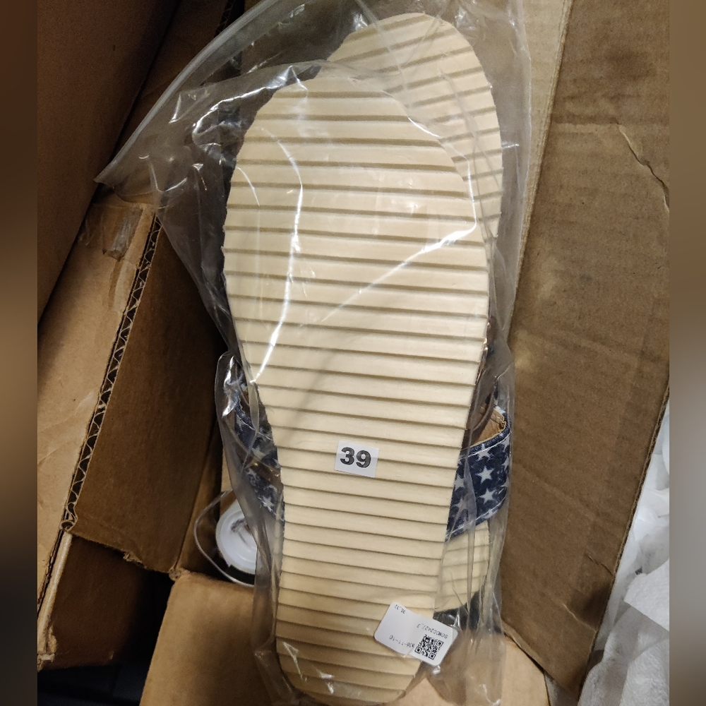 ***NWT-UPC America Flip Flops and Leopard Flip Flops. - Picture 6 of 8